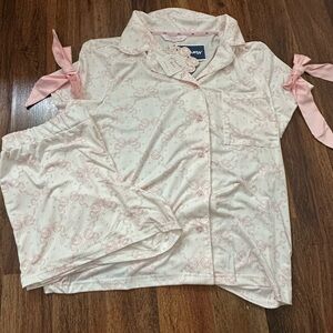 Envogue Valentine’s Day 2 Piece Short Pajama Set with Pink Bows Size Medium